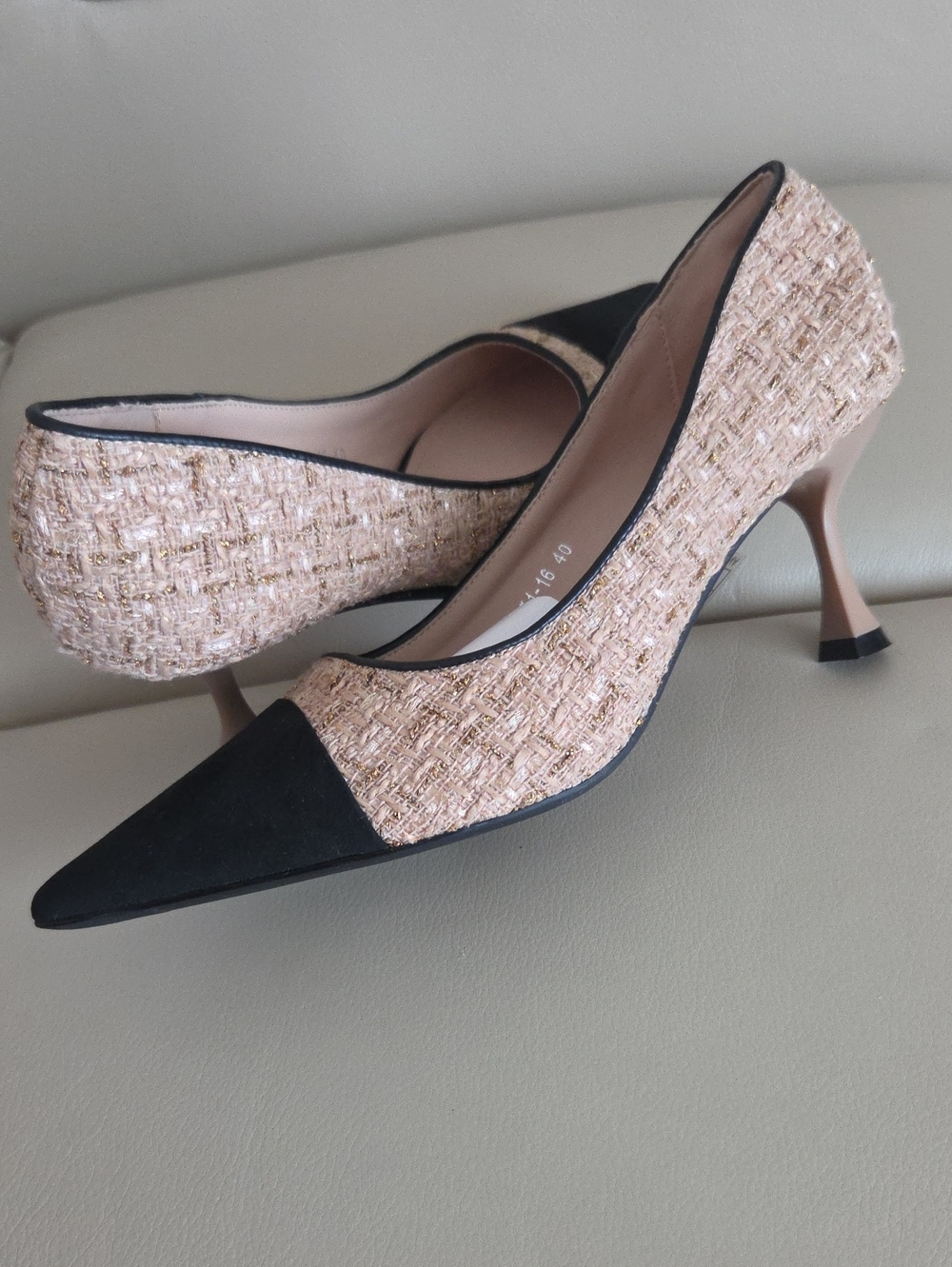 Elegant Pointed Toe Tweed Pumps in Pink and Black Size EU 40